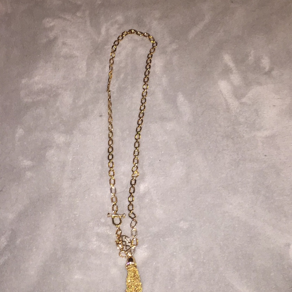 Iva now is trump 20 inch gold chain , with tassel